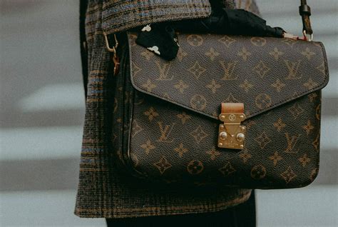 Snel controleren op echtheid: Hoe neppe Louis Vuitton herkennen